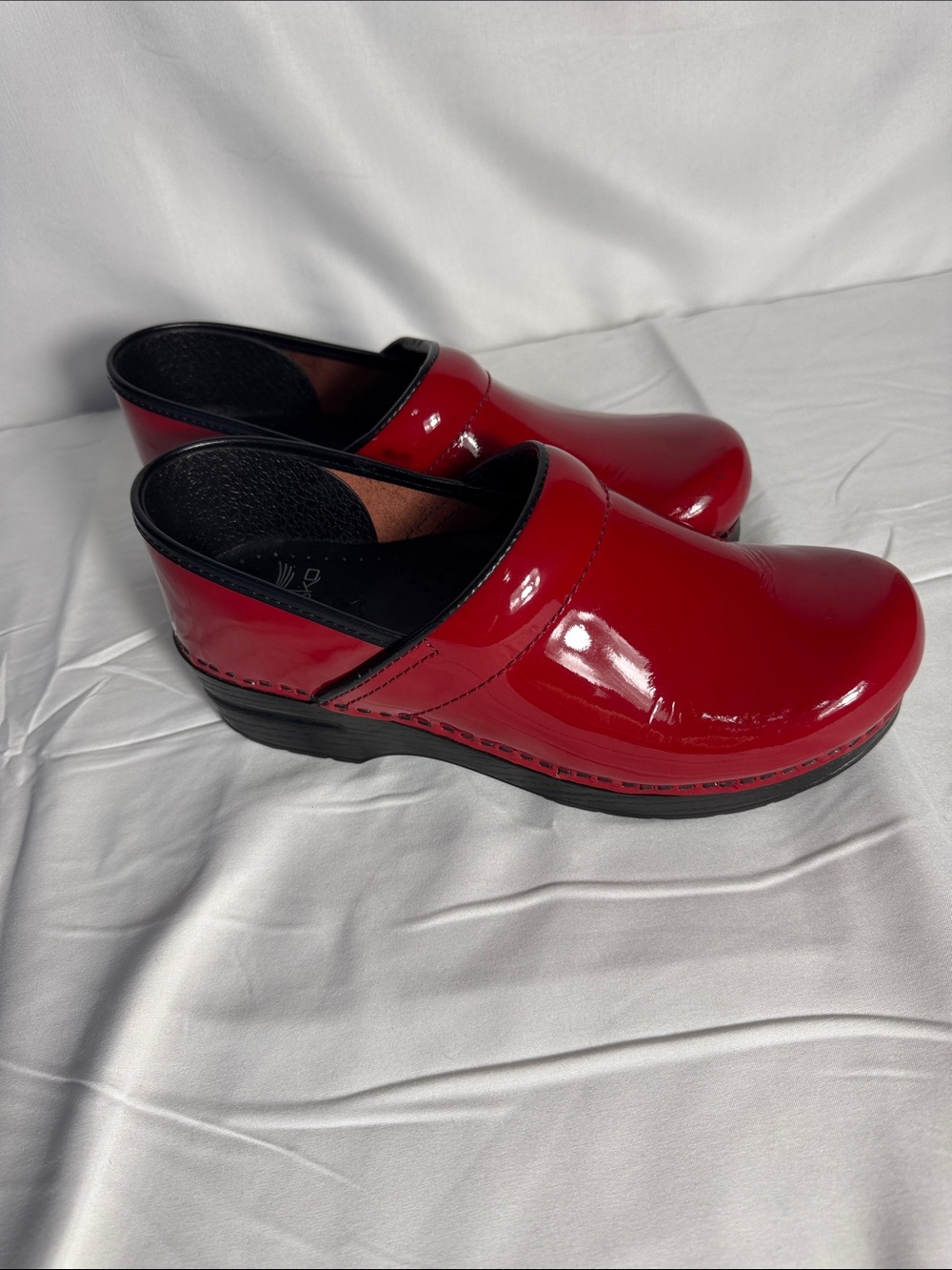 Dansko Red Patent Leather Slip-On Clogs with a Glossy Finish Women’s Size 7.5